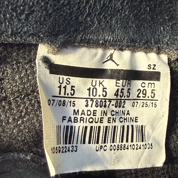 Jordan 11 Retro 72-10 - Black and Gold Sneakers - Picture 6 of 6